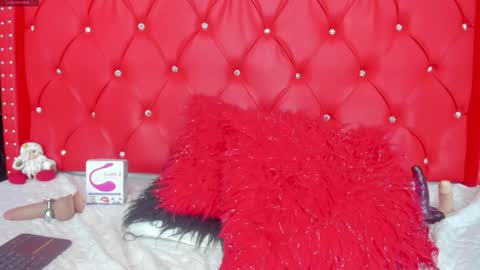 Snapshot of leigh_angels chatting on 15, 12, 2024 LEIGH ANGELS online show from 15, 12, 2024