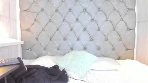 Snapshot of leigh_angels chatting on 3, 1, 2025 LEIGH ANGELS online show from 3, 1, 2025