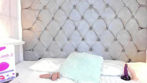 Snapshot of leigh_angels chatting on 4, 1, 2025 LEIGH ANGELS online show from 4, 1, 2025