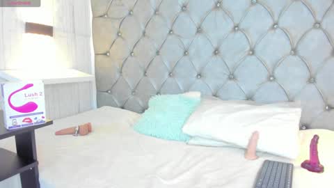Snapshot of leigh_angels chatting on 10, 1, 2025 LEIGH ANGELS online show from 10, 1, 2025