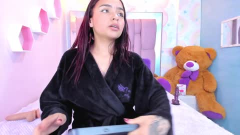 Snapshot of leigh_angels chatting on 6, 2, 2025 LEIGH ANGELS online show from 6, 2, 2025