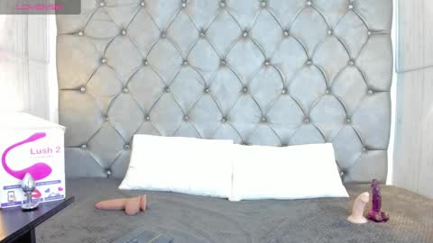 Snapshot of leigh_angels chatting on 19, 2, 2025 LEIGH ANGELS online show from 19, 2, 2025