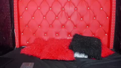 Snapshot of leigh_angels chatting on 28, 2, 2025 LEIGH ANGELS online show from 28, 2, 2025