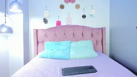 Snapshot of leigh_angels chatting on 4, 3, 2025 LEIGH ANGELS online show from 4, 3, 2025
