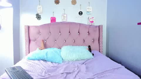 Snapshot of leigh_angels chatting on 4, 3, 2025 LEIGH ANGELS online show from 4, 3, 2025