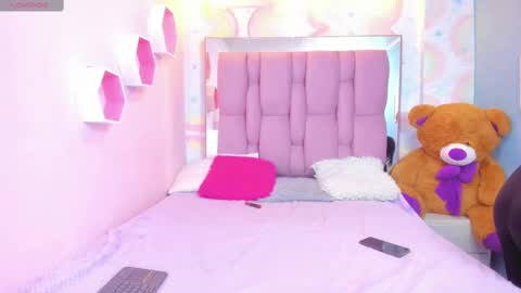 Snapshot of leigh_angels chatting on 12, 3, 2025 LEIGH ANGELS online show from 12, 3, 2025