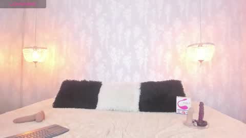 Snapshot of leigh_angels chatting on 5, 11, 2025 LEIGH ANGELS online show from 5, 11, 2025