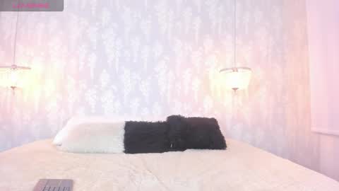 Snapshot of leigh_angels chatting on 9, 11, 2025 LEIGH ANGELS online show from 9, 11, 2025