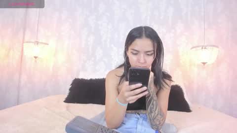 Snapshot of leigh_angels chatting on 12, 11, 2025 LEIGH ANGELS online show from 12, 11, 2025