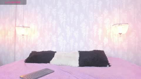 Snapshot of leigh_angels chatting on 2, 12, 2025 LEIGH ANGELS online show from 2, 12, 2025