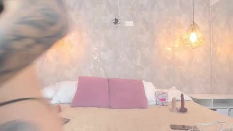 Snapshot of leigh_angels chatting on 4, 12, 2025 LEIGH ANGELS online show from 4, 12, 2025