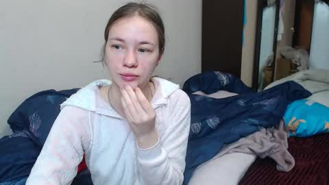 Snapshot of leila_bambi_ chatting on 26, 2, 2025 leila_bambi_ online show from 26, 2, 2025
