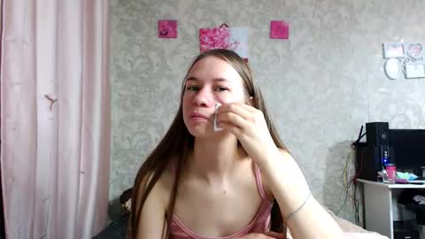 Snapshot of leila_bambi_ chatting on 22, 10, 2025 leila_bambi_ online show from 22, 10, 2025