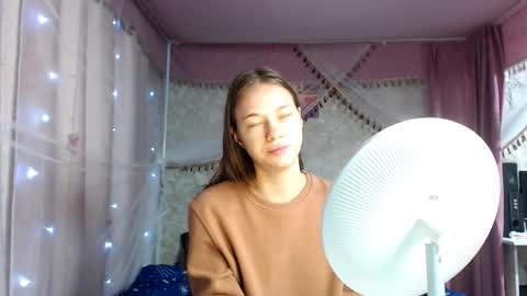 Snapshot of leila_bambi_ chatting on 12, 11, 2025 leila_bambi_ online show from 12, 11, 2025