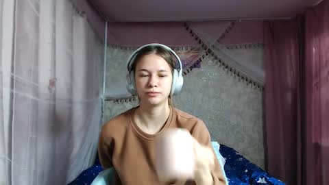 Snapshot of leila_bambi_ chatting on 14, 11, 2025 leila_bambi_ online show from 14, 11, 2025