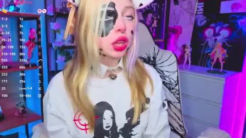 Snapshot of leiladwight chatting on 11, 11, 2025 Leila online show from 11, 11, 2025