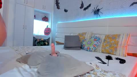   online show from 31, 10, 2025