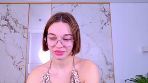 Snapshot of leilalawson chatting on 19, 12, 2024 LeilaLawson online show from 19, 12, 2024