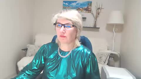 Leila Kinky online show from 6, 3, 2025