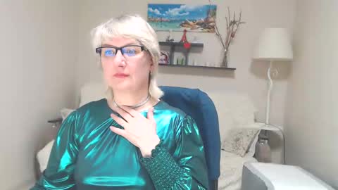 Leila Kinky online show from 6, 3, 2025