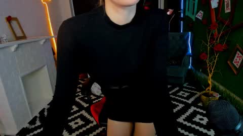 Leila Rai online show from 4, 3, 2025