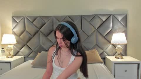 Snapshot of leizathompson chatting on 17, 9, 2025 Leizathompson online show from 17, 9, 2025