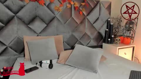 Snapshot of leizathompson chatting on 7, 10, 2025 Leizathompson online show from 7, 10, 2025