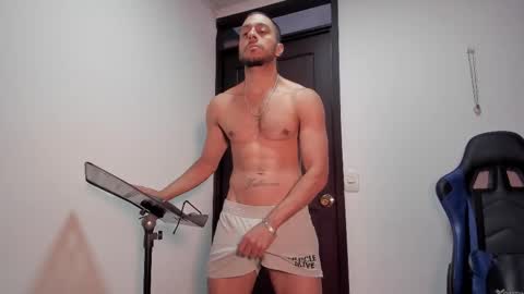 Snapshot of lelouch_master chatting on 2, 10, 2025 hi im lelo... nice to meet you I appreciate your thumbs up It is very important and you would help me a lot online show from 2, 10, 2025