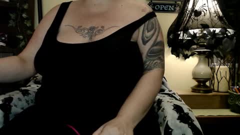 Lelu Fallas online show from 5, 3, 2025