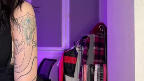 2 shy lemons 1 peach online show from 19, 9, 2025