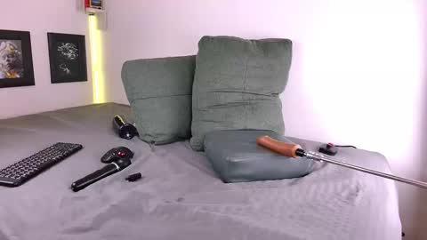 Lenaandwilliam online show from 21, 11, 2025