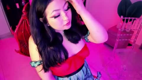 Lenna Kang online show from 28, 11, 2025