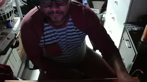 Snapshot of lenny1150 chatting on 25, 10, 2025 Latino Heat online show from 25, 10, 2025