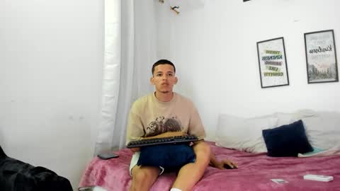 Snapshot of lenseu chatting on 16, 12, 2025 LENSEU online show from 16, 12, 2025