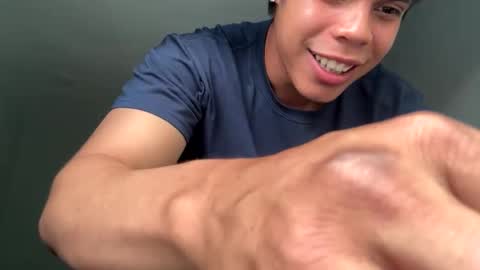 Snapshot of leo7_05 chatting on 1, 10, 2025 leo7_05 online show from 1, 10, 2025