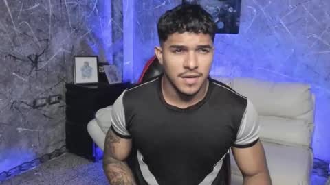 Leo independent model online show from 7, 11, 2025