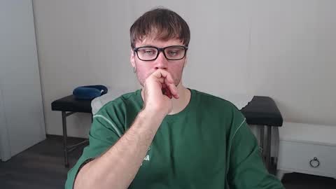 Snapshot of leoackerman chatting on 17, 10, 2025 leoackerman online show from 17, 10, 2025