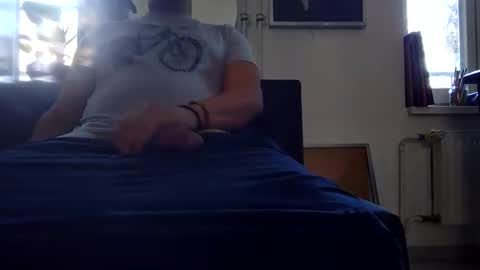 Snapshot of leolongbln chatting on 16, 12, 2025 leolongbln online show from 16, 12, 2025