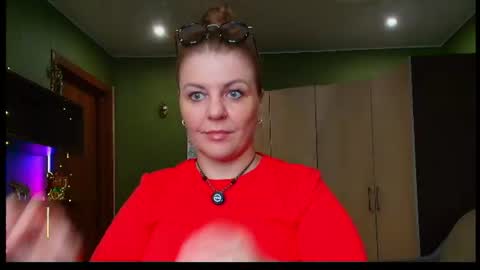 Snapshot of leona_tracie chatting on 2, 7, 2026 Leona tracie online show from 2, 7, 2026