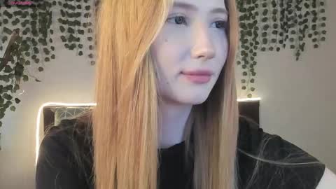 Snapshot of leona_vixen chatting on 13, 5, 2026 Leona online show from 13, 5, 2026