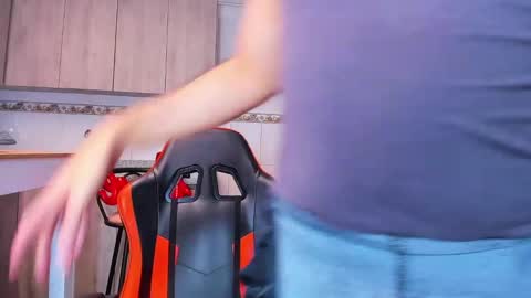 Snapshot of leonboom chatting on 8, 3, 2025 Tom Rider online show from 8, 3, 2025