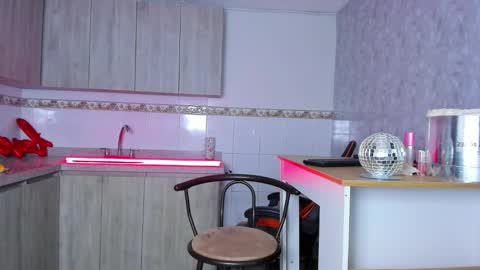 Snapshot of leonboom chatting on 10, 9, 2025 Tom Rider online show from 10, 9, 2025