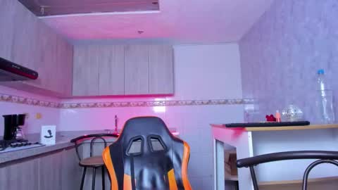 Snapshot of leonboom chatting on 13, 12, 2025 Tom Rider online show from 13, 12, 2025