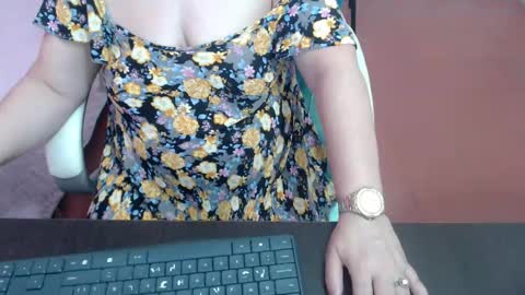 Snapshot of leonela_69 chatting on 15, 10, 2025 leonela online show from 15, 10, 2025