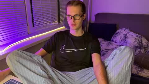 Snapshot of leonnextdoor chatting on 2, 2, 2026 Leon online show from 2, 2, 2026