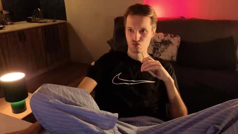 Snapshot of leonnextdoor chatting on 4, 2, 2026 Leon online show from 4, 2, 2026