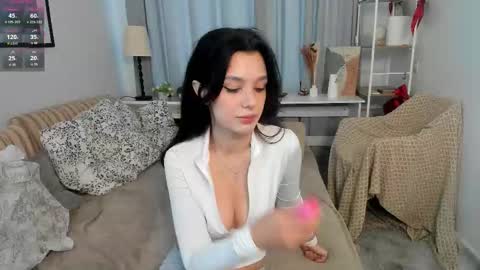 Bella online show from 8, 11, 2025