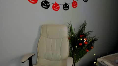 Snapshot of lesley_wins chatting on 9, 10, 2025 Lesley online show from 9, 10, 2025