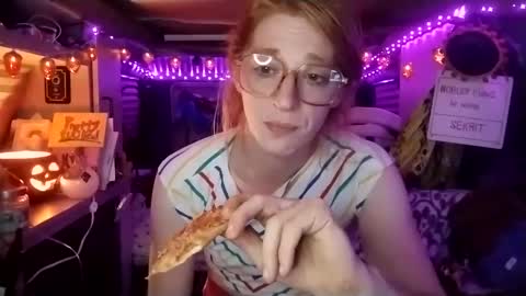 Snapshot of lesleygumgrass chatting on 9, 9, 2025 LesleyGumGrass- The Boring Trans girl online show from 9, 9, 2025