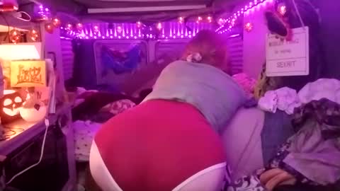 Snapshot of lesleygumgrass chatting on 26, 9, 2025 LesleyGumGrass- The Boring Trans girl online show from 26, 9, 2025